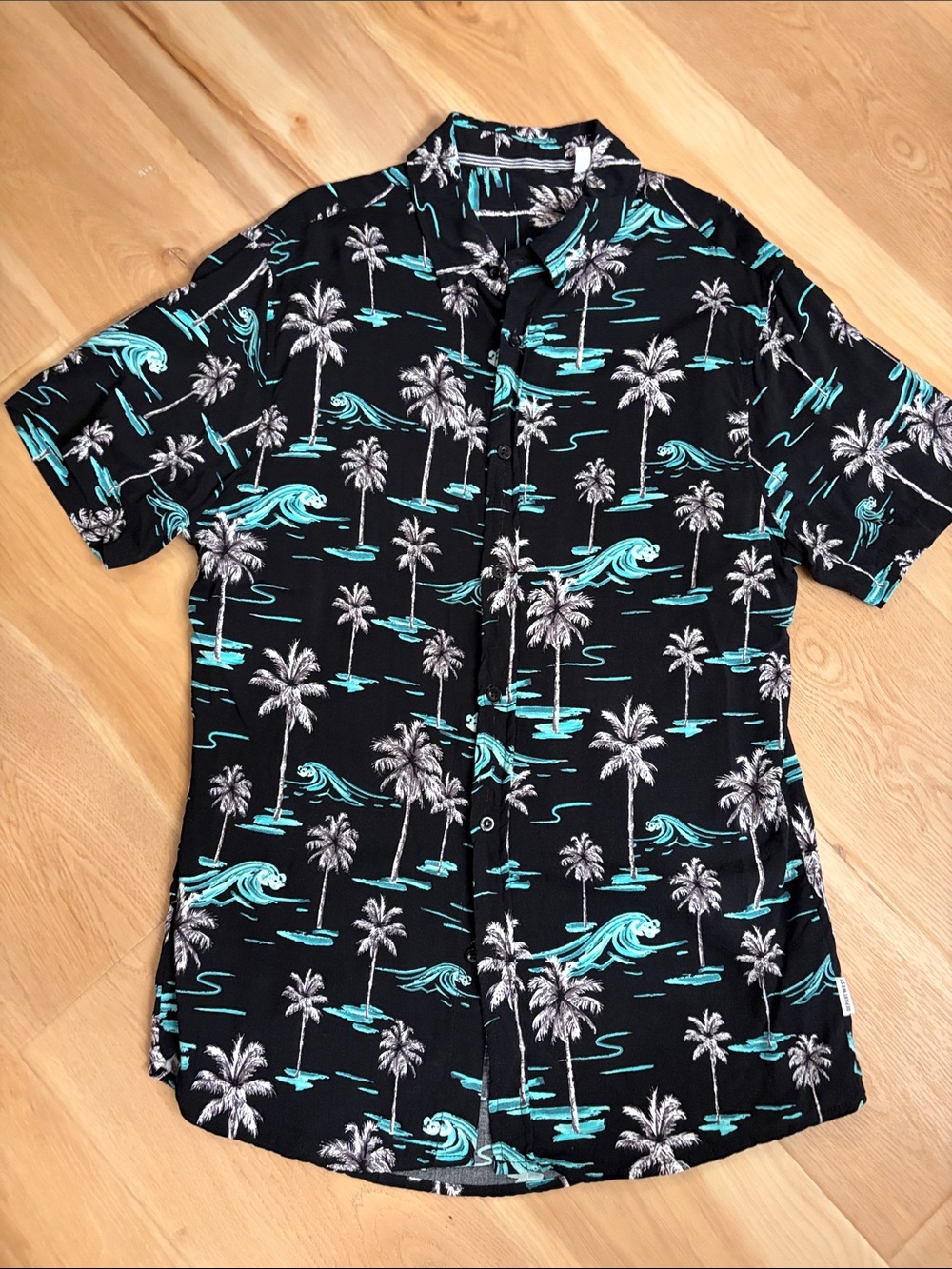 Men's Black Tropical Palm Short-Sleeve Swim Shirt - Teal Wave Print